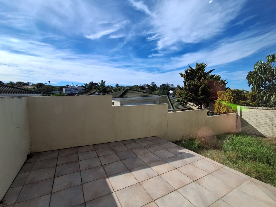To Let 2 Bedroom Property for Rent in Beacon Bay North Eastern Cape